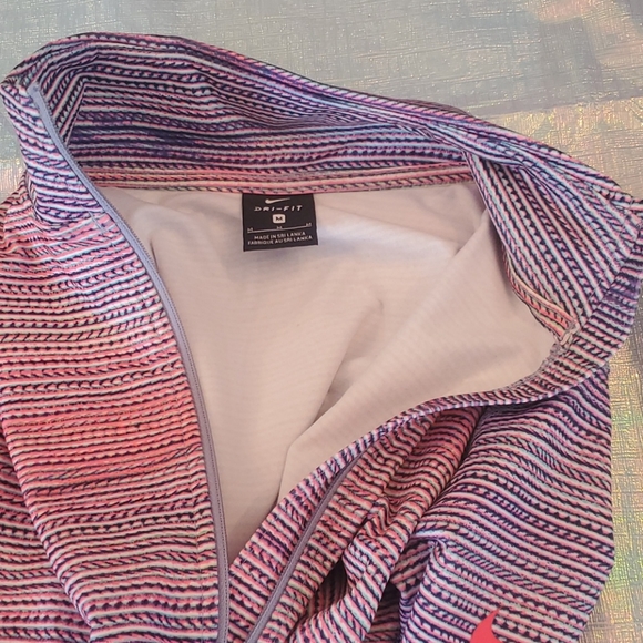 Nwot nike 1/2 zip medium - Picture 4 of 5